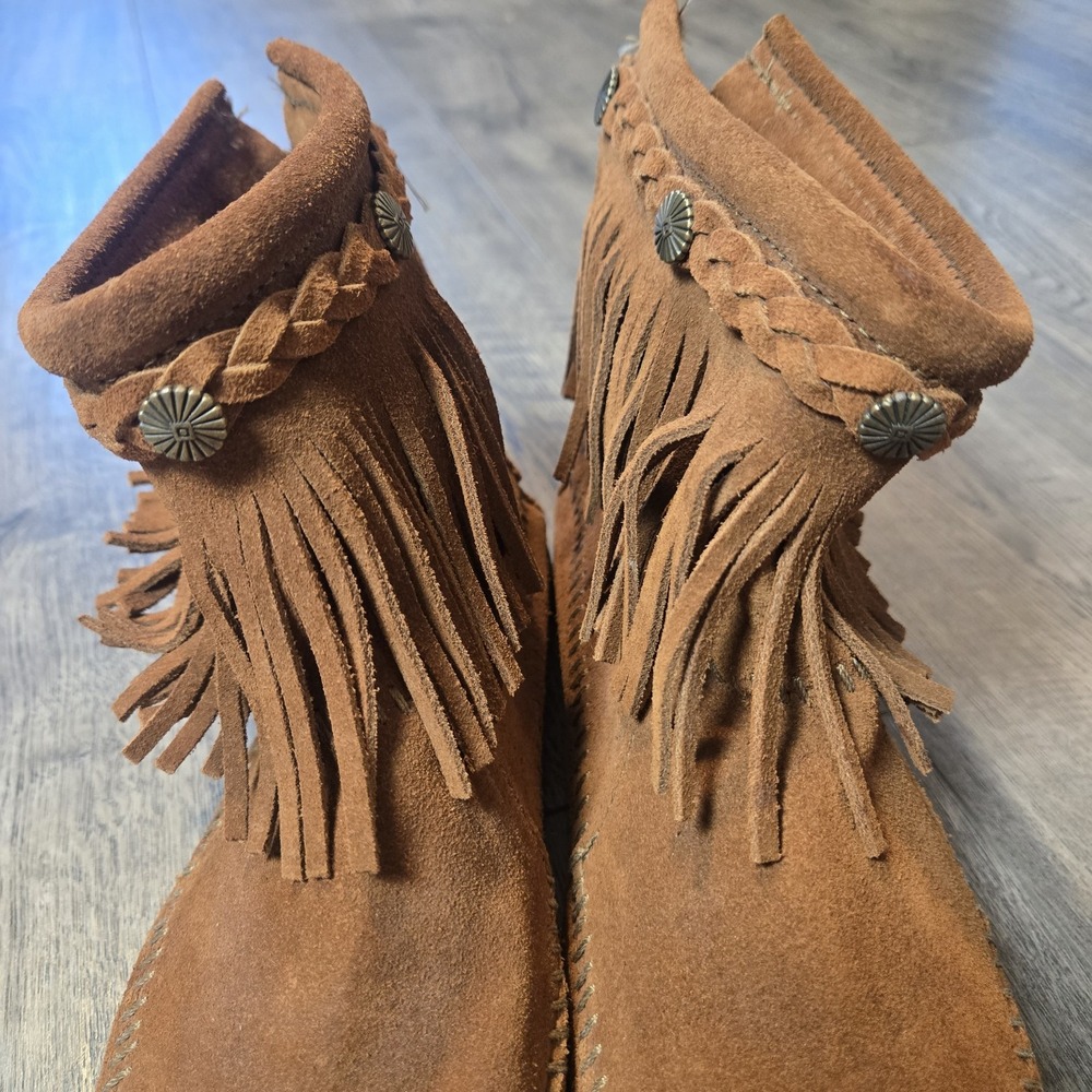 Minnetonka Womens 6.5 Moccasin Boot Brown Suede Fringe Back Zip Concho Braid - Picture 3 of 7
